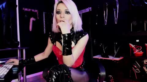 Snapshot of missdarklady chatting on October 2025 12:01:02 AM Missdarklady online show from October 2025 12:01:02 AM