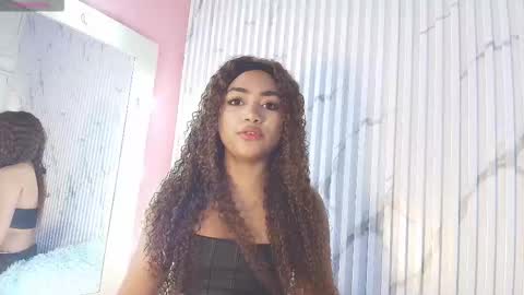 Snapshot of missdionne__curly chatting on September 2025 11:25:01 AM DIONNE online show from September 2025 11:25:01 AM
