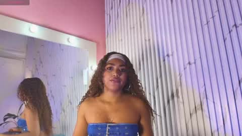 Snapshot of missdionne__curly chatting on September 2025 11:26:01 AM DIONNE online show from September 2025 11:26:01 AM