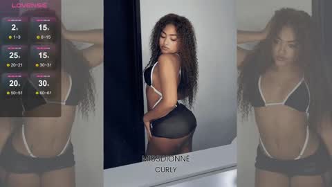 Snapshot of missdionne__curly chatting on October 2025 11:17:01 AM DIONNE online show from October 2025 11:17:01 AM