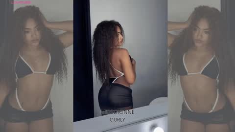 Snapshot of missdionne__curly chatting on October 2025 11:43:01 AM DIONNE online show from October 2025 11:43:01 AM