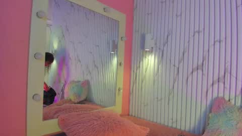 Snapshot of missdionne__curly chatting on October 2025 11:01:01 AM DIONNE online show from October 2025 11:01:01 AM