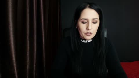 Miss online show from November 2025 10:37:01 PM