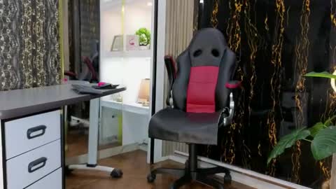 Escarlet online show from October 2025 02:56:02 AM