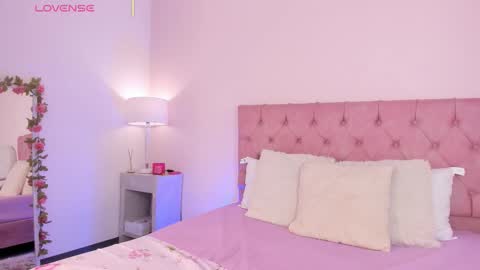 Melany Hiller online show from December 2025 03:00:01 AM