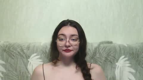 Snapshot of missis_mona chatting on December 2024 04:04:01 AM missis mona online show from December 2024 04:04:01 AM