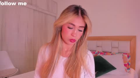 Snapshot of missjuliaa_ chatting on January 2025 03:11:01 AM A N N Y online show from January 2025 03:11:01 AM