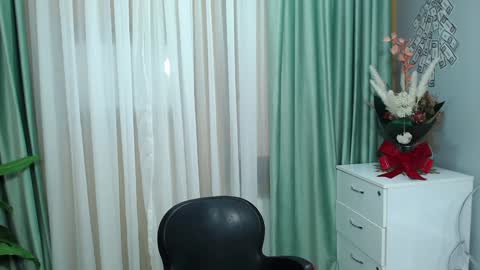 missjuliax online show from December 2024 09:56:01 AM