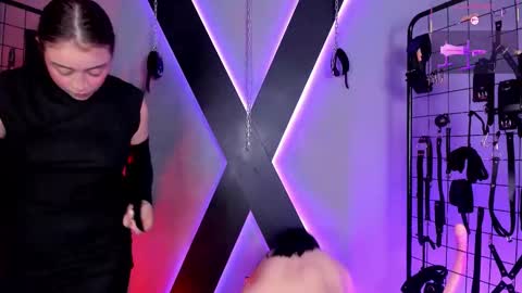 Miss Kara and Ariana online show from November 2025 10:25:01 AM