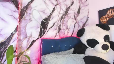 kassandra lazcano online show from April 2026 01:09:02 AM