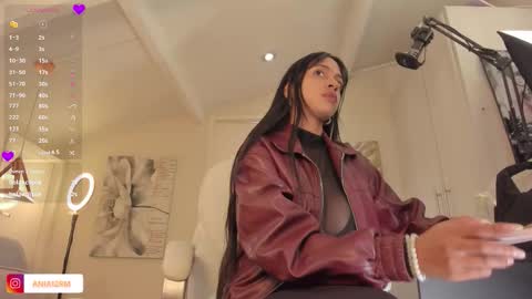 Ania online show from December 2025 05:54:01 PM