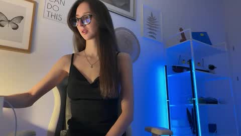 misslalii online show from February 2026 01:53:02 PM