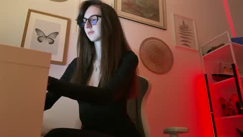 misslalii online show from March 2026 05:18:01 PM