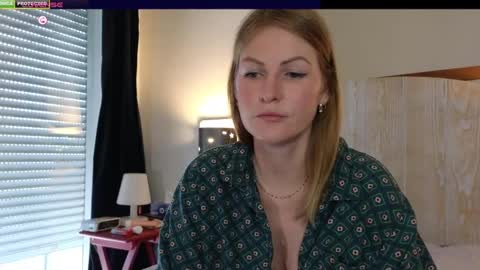 Snapshot of misslucci chatting on February 2025 09:25:02 AM Misslucci online show from February 2025 09:25:02 AM