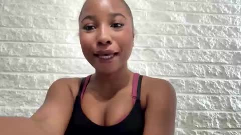 missmarimac online show from March 2026 04:02:01 PM