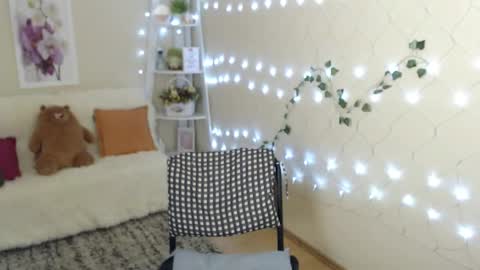 Snapshot of missmelons_ chatting on December 2024 04:03:01 PM Li online show from December 2024 04:03:01 PM