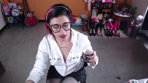 Miss Mia online show from December 2024 04:32:02 PM