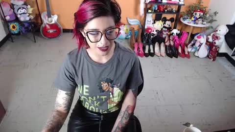 Miss Mia online show from December 2024 02:49:01 PM