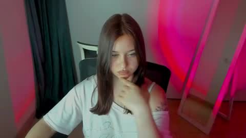Snapshot of missmiamiss chatting on June 2026 03:00:02 PM Mia online show from June 2026 03:00:02 PM