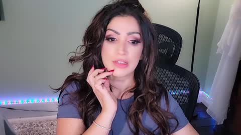 Mina online show from December 2024 03:18:02 AM