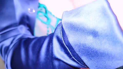 Mina online show from December 2024 07:17:01 AM