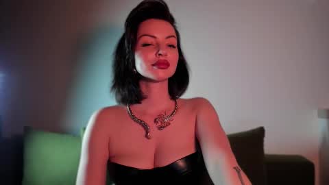 Snapshot of missmirandagd chatting on October 2025 02:38:02 PM online show from October 2025 02:38:02 PM