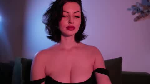 Snapshot of missmirandagd chatting on October 2025 09:43:02 AM online show from October 2025 09:43:02 AM