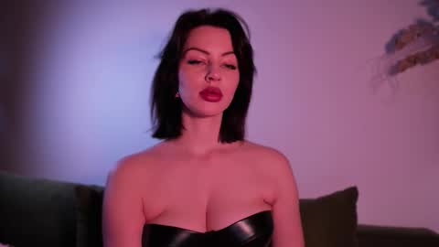 Snapshot of missmirandagd chatting on October 2025 08:37:02 AM online show from October 2025 08:37:02 AM