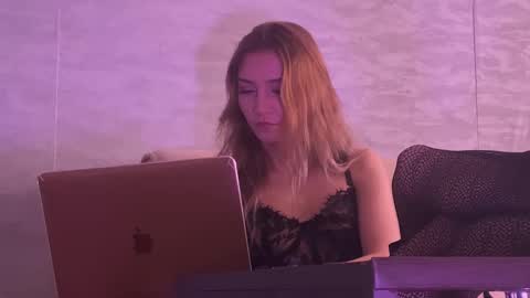 missmiroslava online show from March 2026 09:45:01 AM