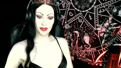 Snapshot of missmoondoll chatting on July 2026 05:44:02 AM MissMoonDoll online show from July 2026 05:44:02 AM