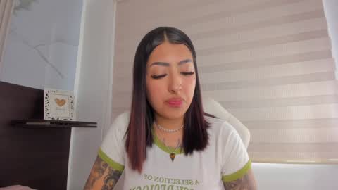 insta miss nickeloo online show from December 2024 07:30:02 PM