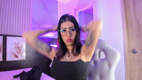 insta miss nickeloo online show from January 2025 02:47:02 PM