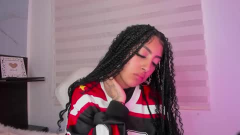 insta miss nickeloo online show from February 2025 02:30:01 PM