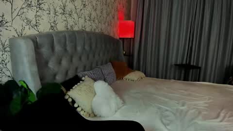 Snapshot of missrosse_ chatting on March 2025 01:43:01 AM Emily online show from March 2025 01:43:01 AM