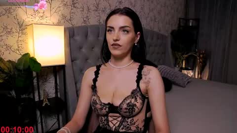 Snapshot of missrosse_ chatting on June 2026 01:28:02 AM Emily online show from June 2026 01:28:02 AM