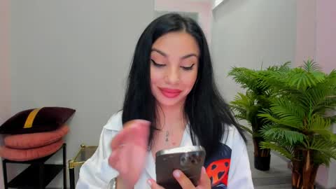 Sienna online show from April 2026 06:11:01 AM