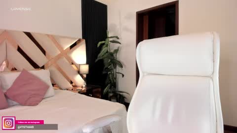 Fernanda Davila online show from April 2026 11:21:02 PM