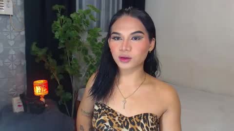 misstrishontop online show from December 2024 03:47:01 PM