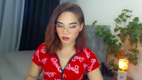 misstrishontop online show from February 2025 01:35:02 PM