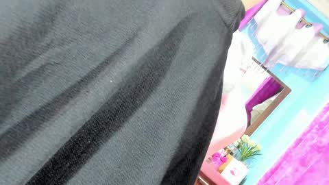 missvalentine18 online show from December 2024 02:06:01 PM