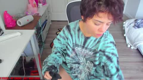 V Nessa online show from November 2025 06:28:01 PM