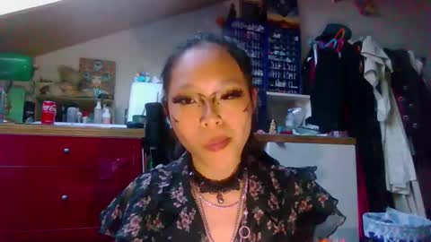 Snapshot of missversatile chatting on May 2026 05:10:02 PM Miss Versatile online show from May 2026 05:10:02 PM