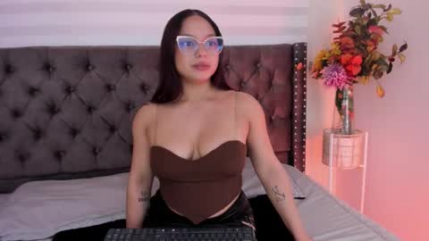 Miss online show from November 2025 09:47:01 PM