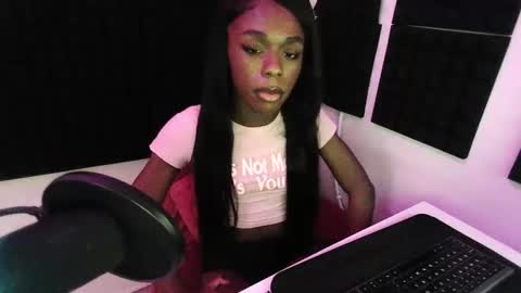 Snapshot of missymixingmiss chatting on February 2025 05:04:01 PM lauren online show from February 2025 05:04:01 PM