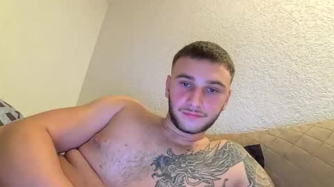 Brokebutcute online show from October 2025 09:04:01 PM