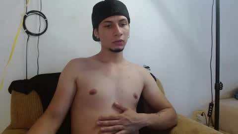Snapshot of mistermike_69 chatting on April 2026 09:53:02 PM mistermike_69 online show from April 2026 09:53:02 PM