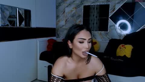 Snapshot of mistress_meryem chatting on October 2025 12:11:02 AM mistress_meryem online show from October 2025 12:11:02 AM