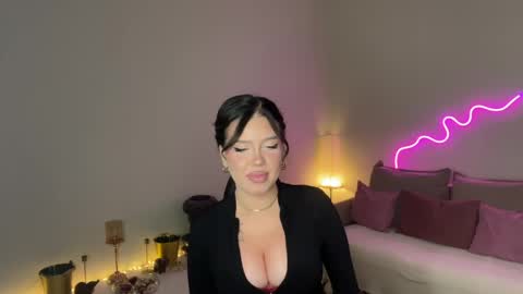 Snapshot of mistress_of_hearts chatting on May 2026 08:18:02 PM Mia online show from May 2026 08:18:02 PM