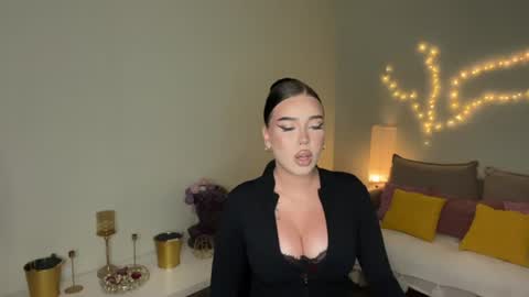 Mia online show from July 2026 03:29:02 PM