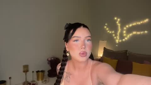 Mia online show from July 2026 02:09:02 PM